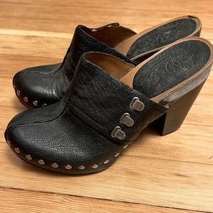 Nine West leather clogs